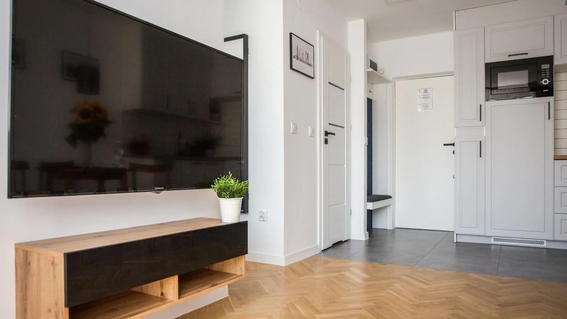 City Center Pereca, Next To Warsaw'S Business District & Metro Onz, By Warsawskyline Apartments Polsko