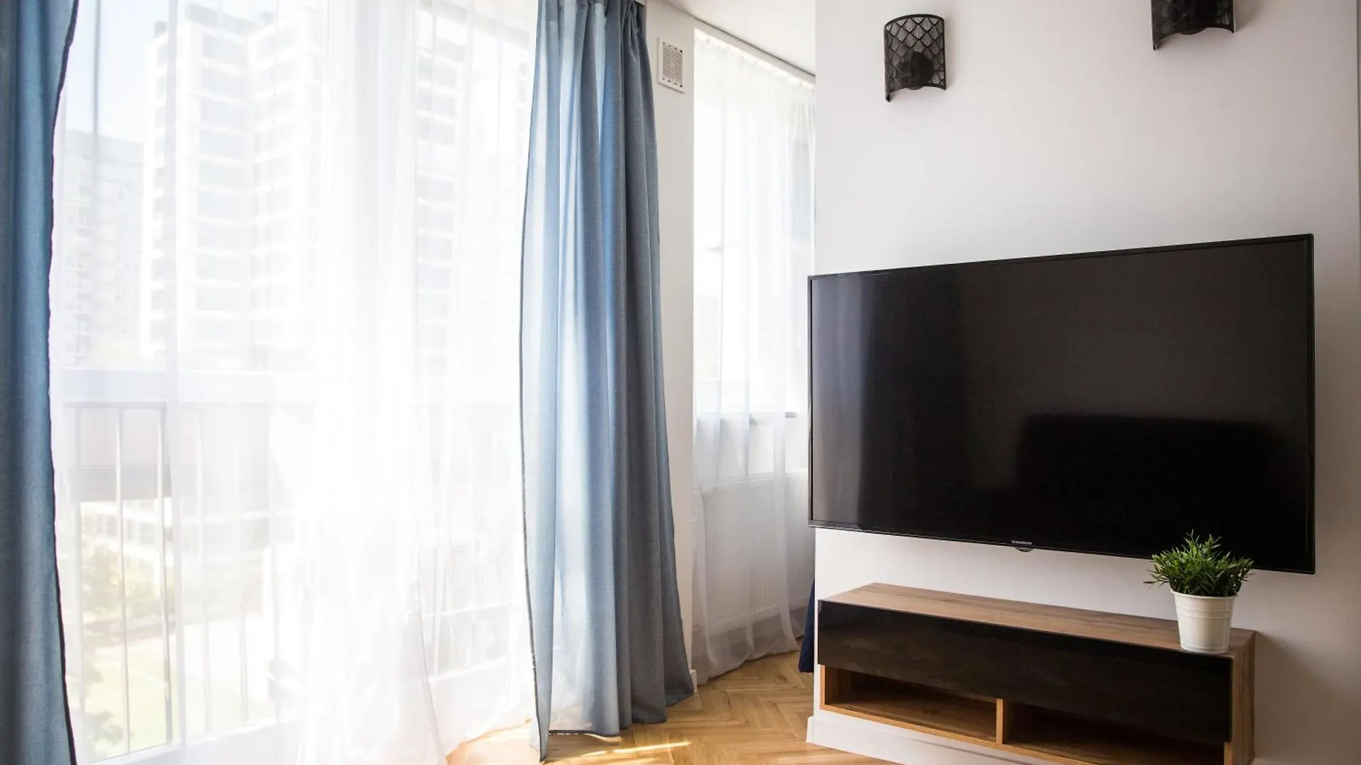 City Center Pereca, Next To Warsaw'S Business District & Metro Onz, By Warsawskyline Apartments